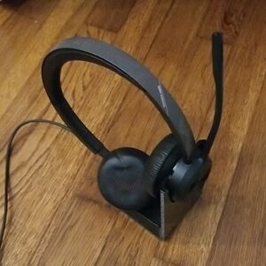 Poly Voyager 4320 Bluetooh Wireless Headphones With Charging Stand